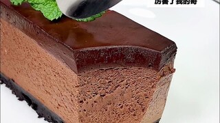 我是万万没想到，不用烤箱 不用面粉 不用模具也能轻松做出巧克力慕斯蛋糕，口感醇厚，又软又好吃。