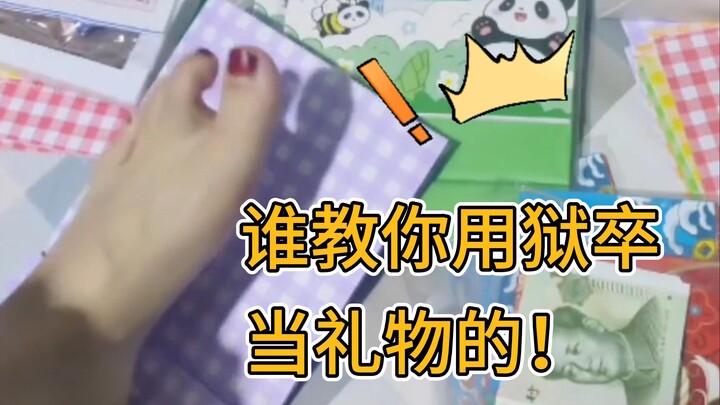 Little V hăng hái gói quà cho thuyền trưởng