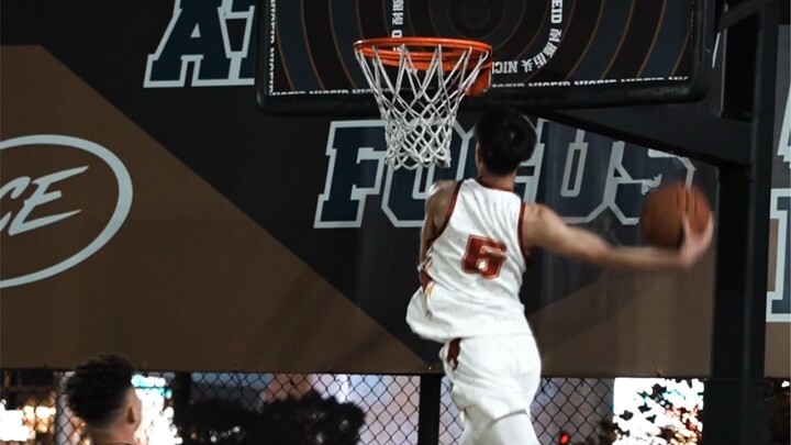 A 1.76-meter windmill dunk! What tier of player is that?