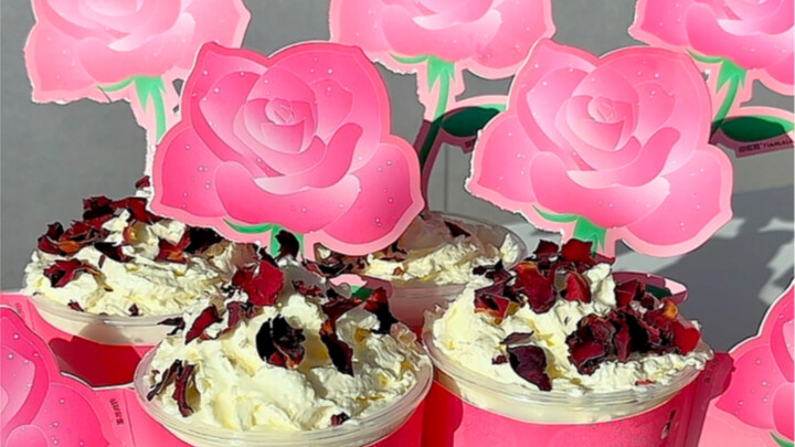 واو واو واو، هذا مشروب وردي رومانسي يناسب الجنيات الصغيرات فقط!