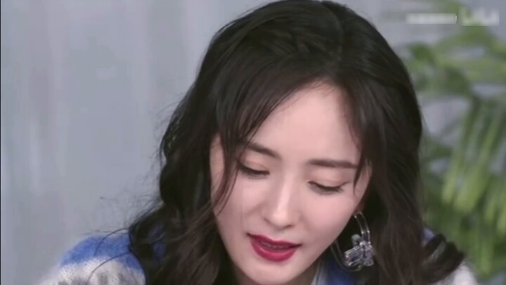 Palu Thor ~ "Bunga, Matahari, Pelangi, Anda" meja utama pernikahan telah menambahkan orang