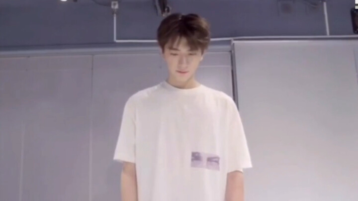 Diễn viên [Lâm Nhất] đã nhảy bài hát "Don't Wanna Cry" của [SEVENTEEN]!!!