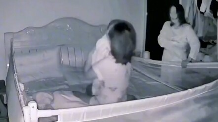 At midnight, Mom was soothing the crying baby, and Grandma, hearing the child’s cries, quietly came 