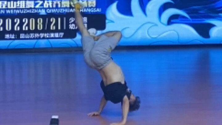 Street Dance Judge Show Performance: Teacher HR Haoran Stuns the Entire Audience