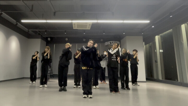 [SEVENTEEN] Warm winter new song DREAM, full cover by Kara | Kara's debut practice room diary!