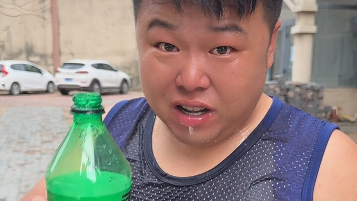 这个大瓶雪碧有点难度，谢谢支持 #测评 #打假 #喝水挑战