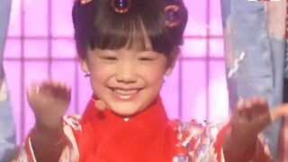 Kimono-style gyugyuguu—joyful and festive! #Aina Ashida #Aina Ashida as a child singing and dancing