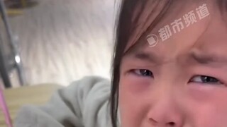 卷子上有四个看拼音写汉字，妈妈误以为娃学了逼着孩子写，看得出来，她真的很心痛。 #我的小可爱 #写作业 #妈妈