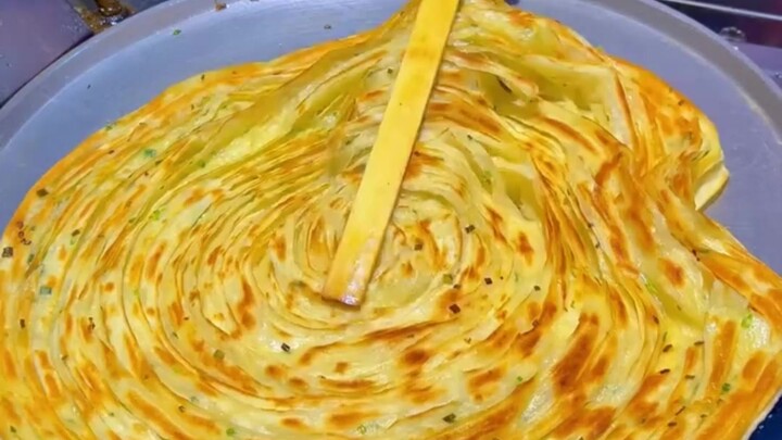 It turns out scallion pancakes are made like this!