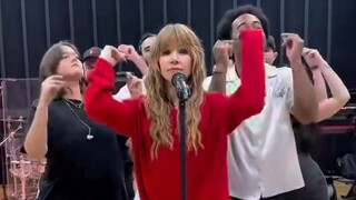 Carly Rae Jepsen releases a short film to celebrate the 10th anniversary of her masterpiece album "E