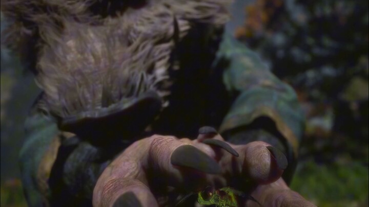 Zhu Bajie playfully catches a mantis—this isn't just any ordinary mantis!