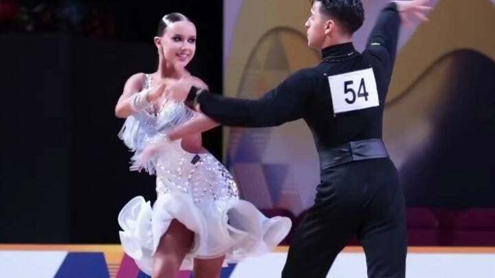 The young Russian contestant has profound skills in the basic step combination of Cha Cha! The Russi