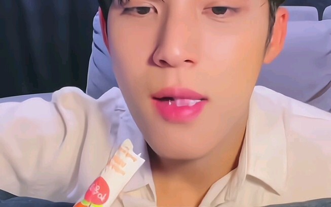 Ơ ơ a a, không phải... Kim Min Kyu, cậu đúng là chuyên troll người khác mà!