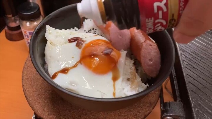 Sausage and Egg Rice Bowl You Can Make Right on Your Desk