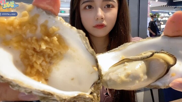 Gadis Taiwan berkeliling supermarket di daratan, mencoba pembayaran berbasis pengenalan wajah dan re