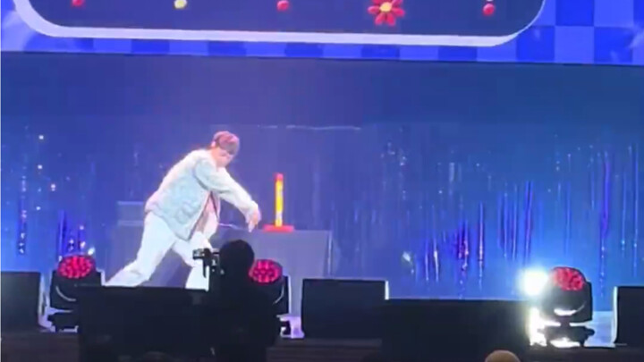 Quả nhiên chỉ có người của EXO mới nhảy được đúng chất EXO thôi!