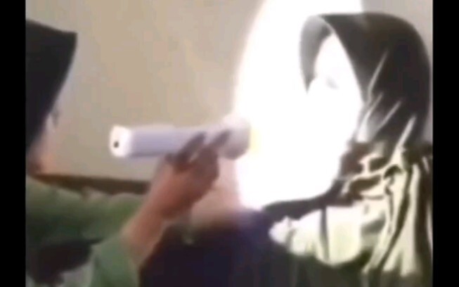 At that moment, he turned into "light."