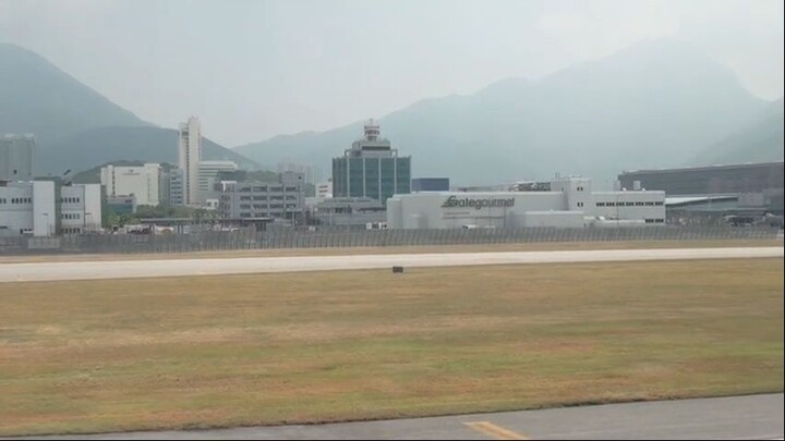 y2mate.com - Cathay Pacific First Class  Hong Kong to Los Angeles_480p