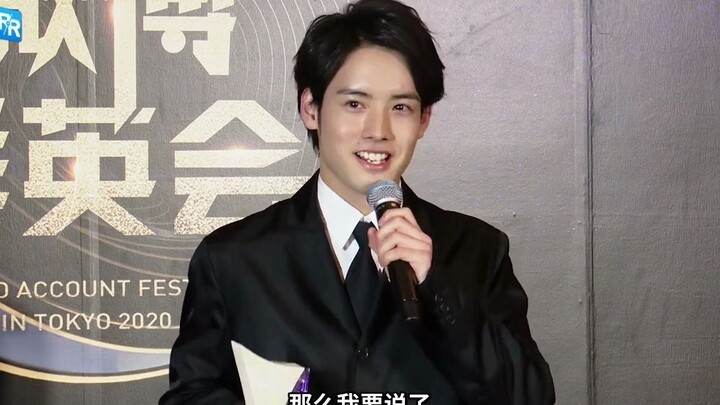 الكلام اللطيف للوحي الثاني أكازو في اجتماع الأبطال على ويبو! تقديم نفسه بالصينية رائع إلى هذا الحد~