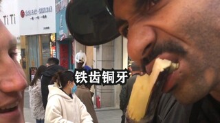 老外第一次吃到甘蔗时怀疑人生“为什么要吃竹子？？？”