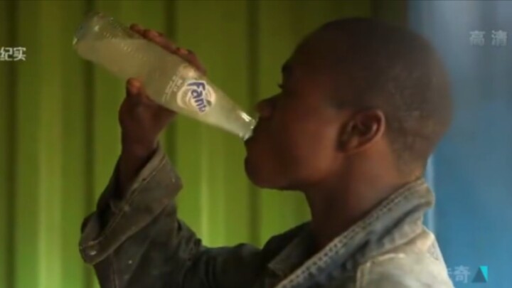 الناس يسخرون من أوديبيو لاستهلاكه زجاجة مشروب غازي بارد لكل مئة كيلومتر، لكن ربما تكون تلك هي اللمسة