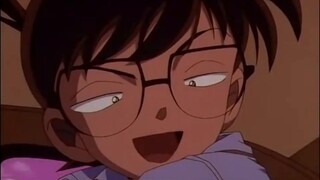 Conan and Ai peeking at each other