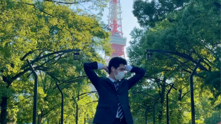 BB nhảy và nhảy dưới Tháp Tokyo