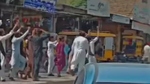 روڈ پر ڈانس