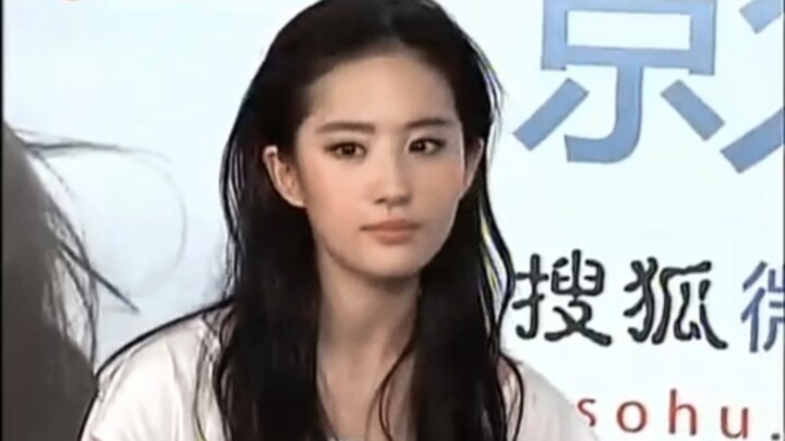 Ternyata sepuluh tahun yang lalu sudah ada penggemar film yang ingin menjadi staf Liu Yifei.
