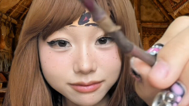 [ASMR] Mẹ người nguyên thủy của bạn trang điểm cho bạn