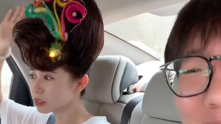 It can be considered an experience of the Tianjin coiffure.