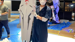 [组装高达模型，但是真人大小]日本福冈拉拉宝都商场4楼 Gundam Side F店内牛高达，沙扎比立像施工现场 