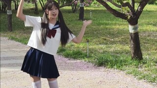 Shocking! This is what she looks like from a passerby's perspective...