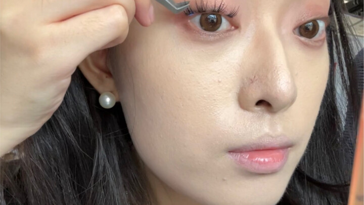 Merias di kereta cepat dianggap tidak sopan? Yuk lihat, lebih ribut saya atau si kecil?