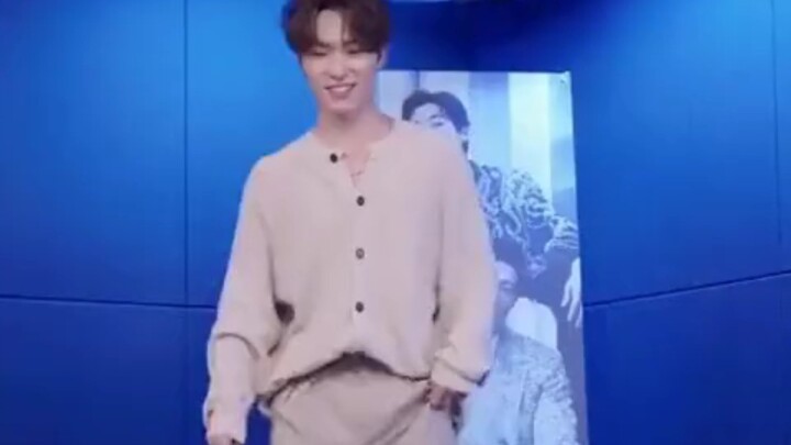 谁还没看过灿尼翻跳的这个舞吖! ! !