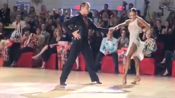 Skirts are thrown into propellers Ricardo & Yulia 2019WDC