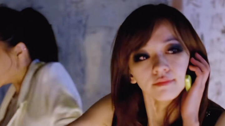 สาวงามถูกนักเลงรุมล้อม แต่ใครจะคาดคิดว่าเพียงโทรออกครั้งเดียว หัวหน้าแก๊งมาเฟียกลับขี้ราดไปเลยทันที!