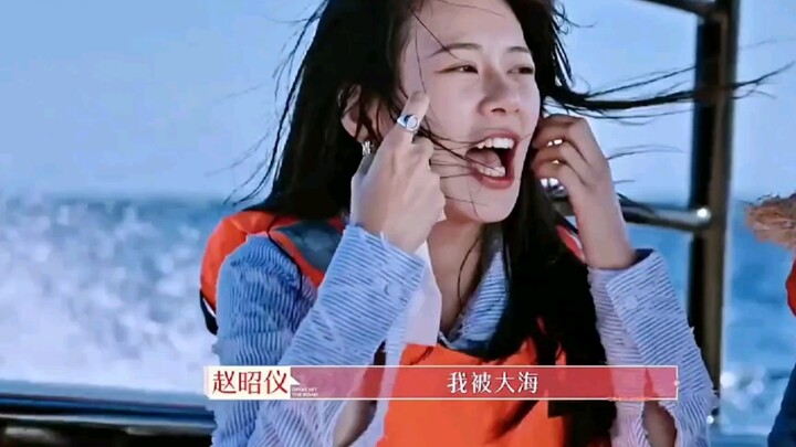 ฮ่าๆๆ จ้าวเจาอีเหมือนนักศึกษาที่บุกเบิกวงการบันเทิงสุดๆ