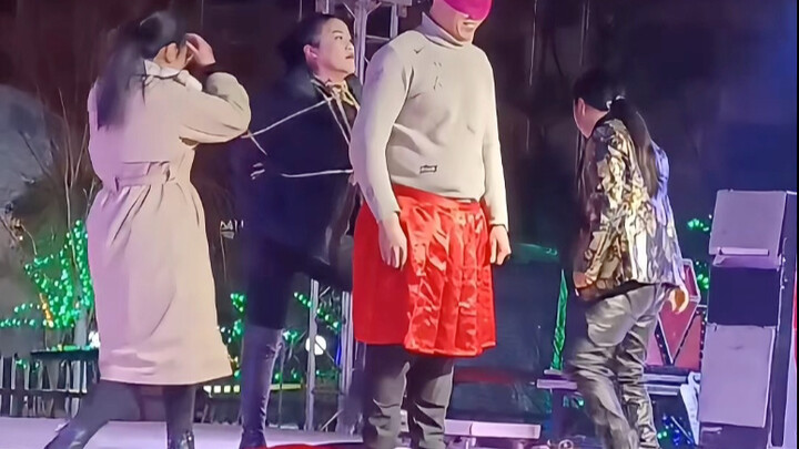 Bật mí màn ảo thuật thay trang phục trên sân khấu, chiêu này quá đỉnh!