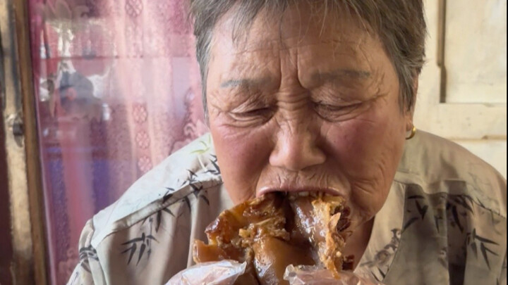 เมื่อฉันมีคุณย่าที่ชอบกินเนื้อ