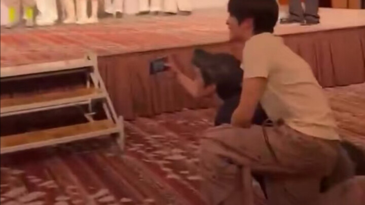 مدير فرقة وينر في SMTOWN يتألق في حفل ما بعد الحفل بثلاث أغنيات متتالية ويحصد المركز الثاني! 🥈🥈🥈 مبر