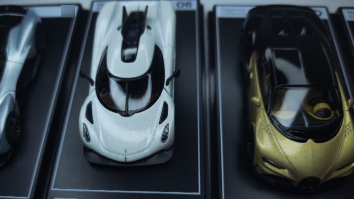 PosterCars membuka kotak set model mobil paduan berisi 12 mobil