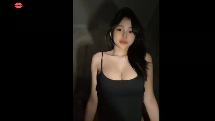"#fyp #cewekcantik #tanktop #18 #dance "