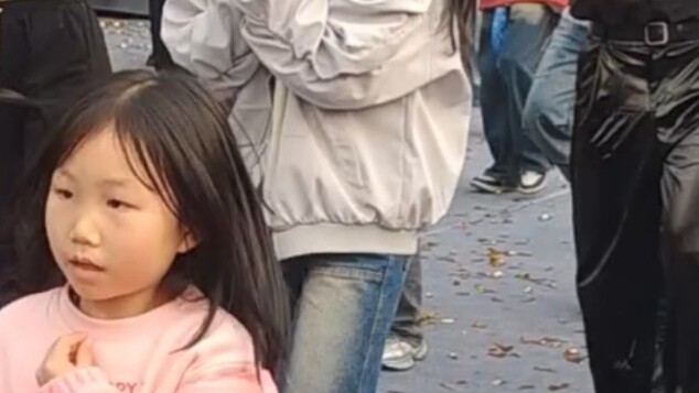 K-Pop should start from the baby. 6-year-old Manman in random dance