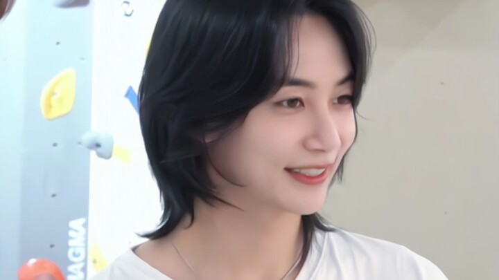 Yoon Jeonghan | Sister, sister, sister~