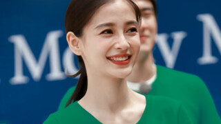 她当年顶着一张没化妆的素脸横空出世，大家都在问这个可爱的女孩是谁