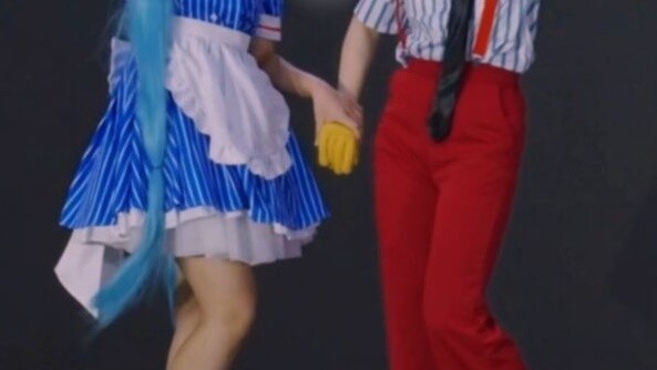 Where did the little figures come from? Including the hypnotic rear projection synchronization rate 