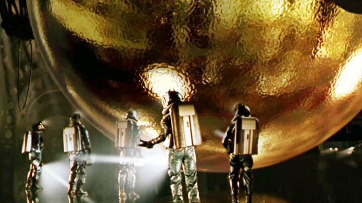 A spaceship crashes in 1709 from the year 2043, leaving the entire crew dead except for an alien orb