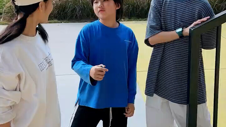 Kalau kamu ingin berskateboard turun tangga secara beruntun, simak baik-baik!