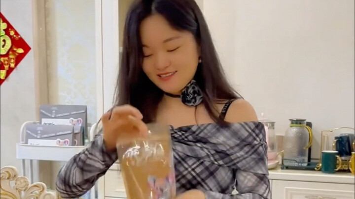 องค์หญิงใหญ่รุ่ยรุ่ยเริ่มต้นชีวิตมัธยมปลาย ลองนับดูสิว่าพี่หรงเตรียมขนมกวางจื่อให้ลูกสาวไปมากแค่ไหน